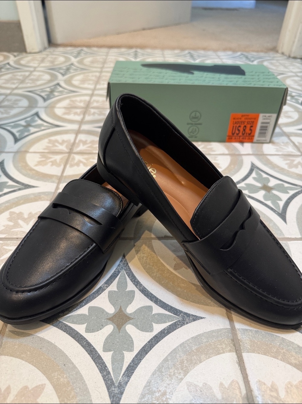Kensie - Gitty Loafers 8.5 NIB